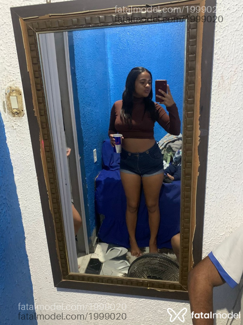 Acompanhante mulher morena (o) de olhos pretos em Virtual Acompanhante mulher morena (o) de olhos pretos em Virtual - Larissa