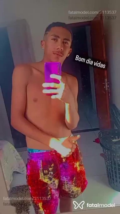 Acompanhante homem morena (o) de olhos castanhos em Natal - Centavo