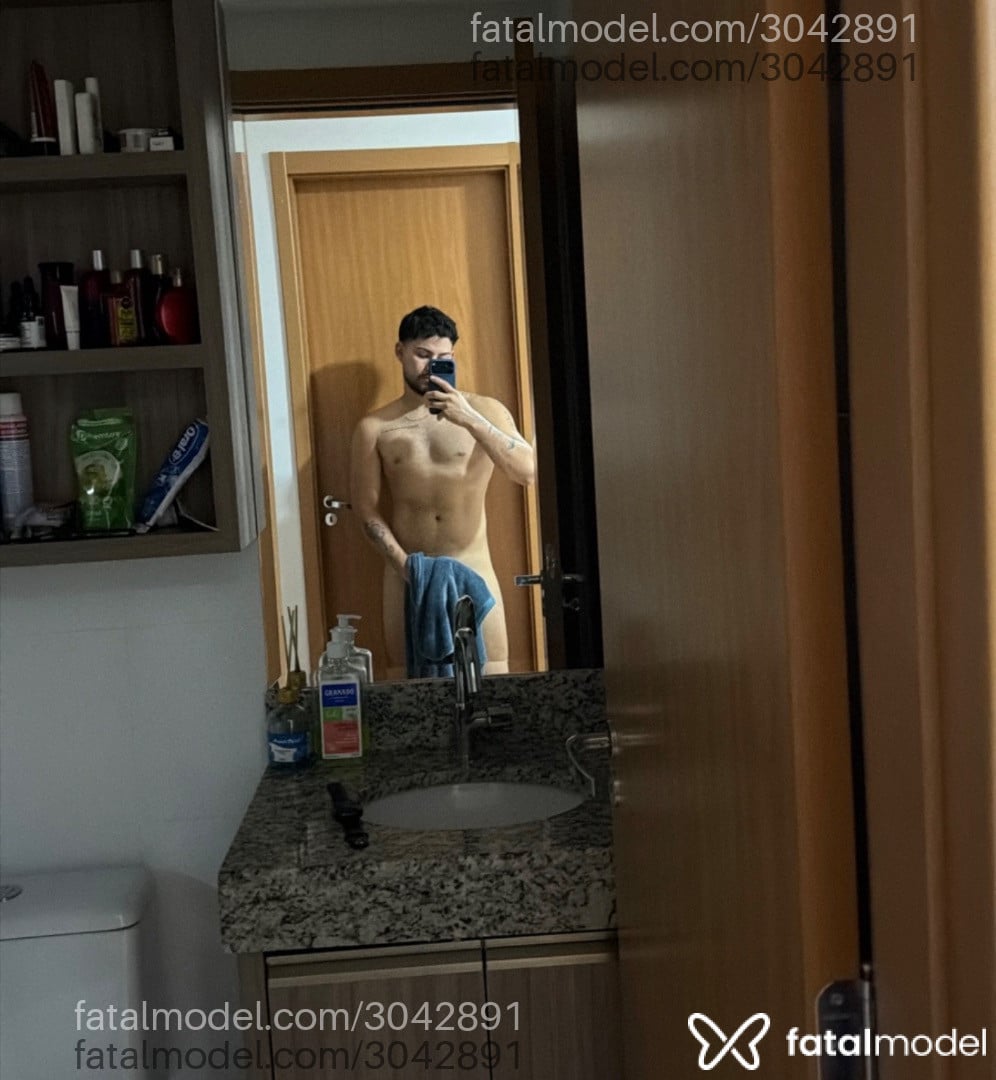 Acompanhante homem morena (o) de olhos castanhos em Maringá - Kinho