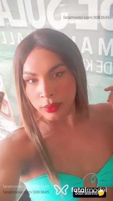 Acompanhante não-binário com cabelo castanho de olhos castanhos em Barreirinhas - Mirella