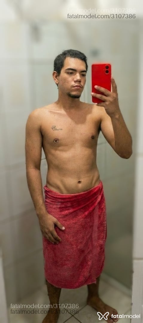 Acompanhante homem morena (o) de olhos castanhos - Robert Castellanny
