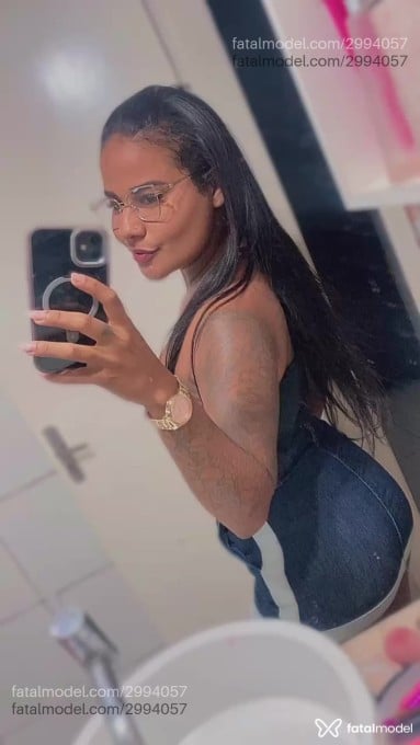 Acompanhante mulher morena (o) de olhos pretos em Itajaí - Morena