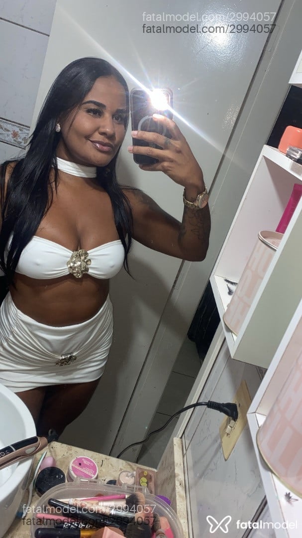 Acompanhante mulher morena (o) de olhos pretos em Itajaí - Morena