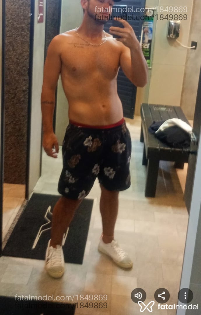 Acompanhante homem com cabelo castanho de olhos castanhos em Cruz Alta Acompanhante homem com cabelo castanho de olhos castanhos em Cruz Alta - Bruno
