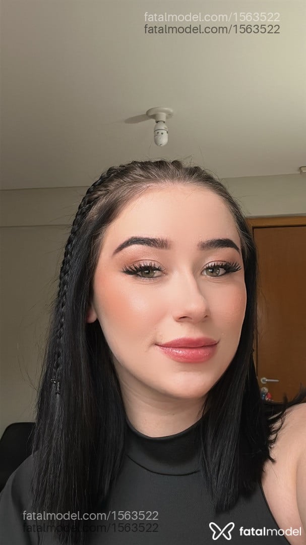 Acompanhante mulher com cabelo castanho de olhos verdes - Milena Alencar Acompanhante mulher com cabelo castanho de olhos verdes - Milena Alencar