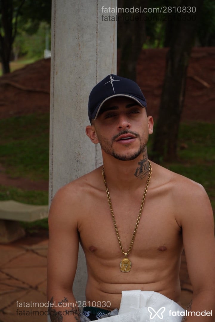Acompanhante homem com cabelo castanho de olhos mel - Vitor Franco Acompanhante homem com cabelo castanho de olhos mel - Vitor Franco