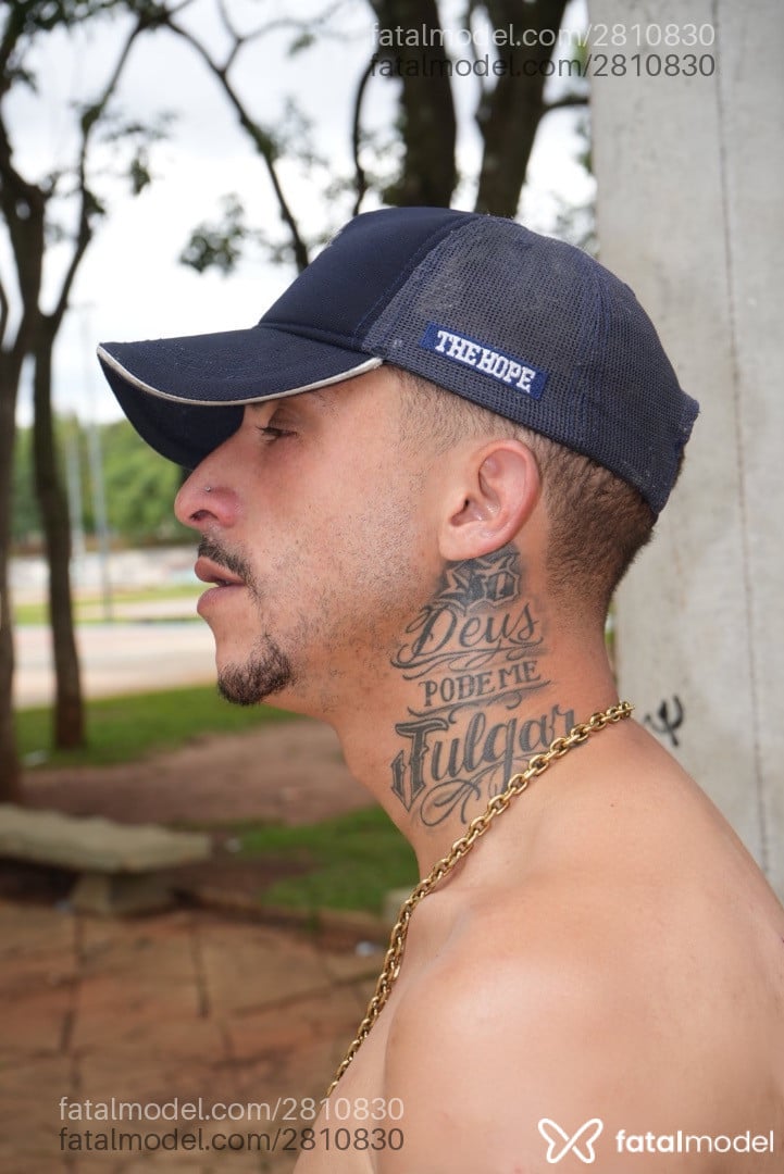 Acompanhante homem com cabelo castanho de olhos mel - Vitor Franco Acompanhante homem com cabelo castanho de olhos mel - Vitor Franco