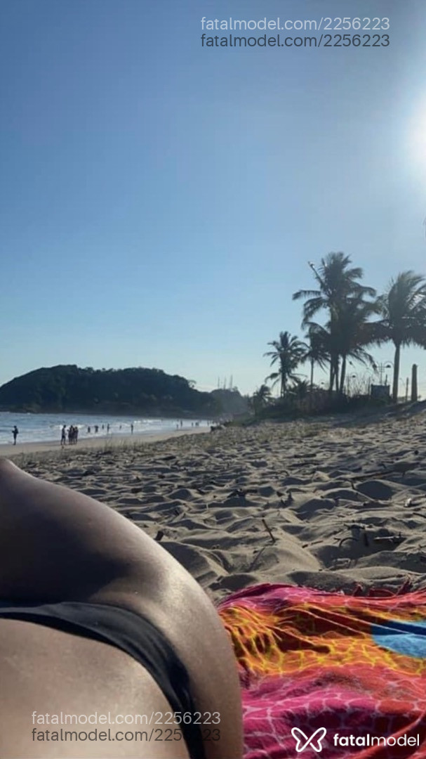Acompanhante mulher com cabelo castanho de olhos mel em Irecê Acompanhante mulher com cabelo castanho de olhos mel em Irecê - Kiara