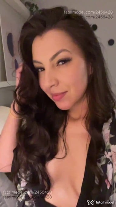 Acompanhante mulher com cabelo castanho de olhos castanhos em Brasília - Clara Rebeck