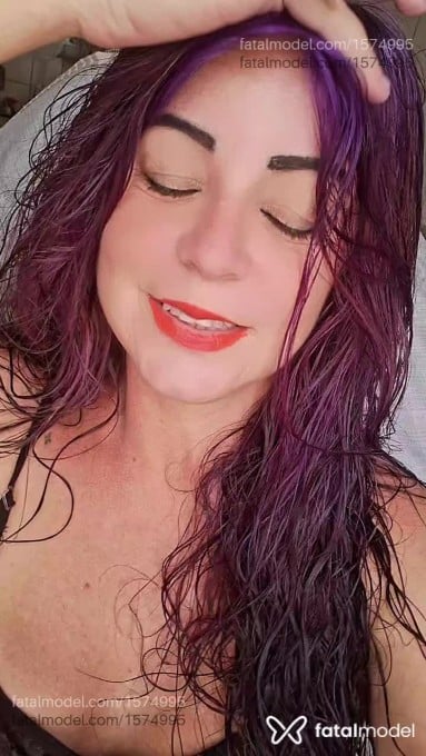 Acompanhante mulher com cabelo colorido de olhos cinza - Vanessa Braga
