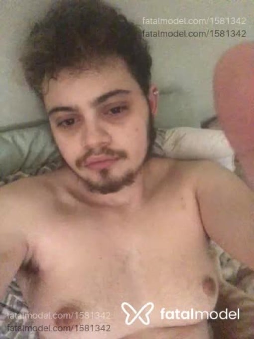 Acompanhante homem trans com cabelo castanho de olhos castanhos em Belo Horizonte - BombeiroTrans