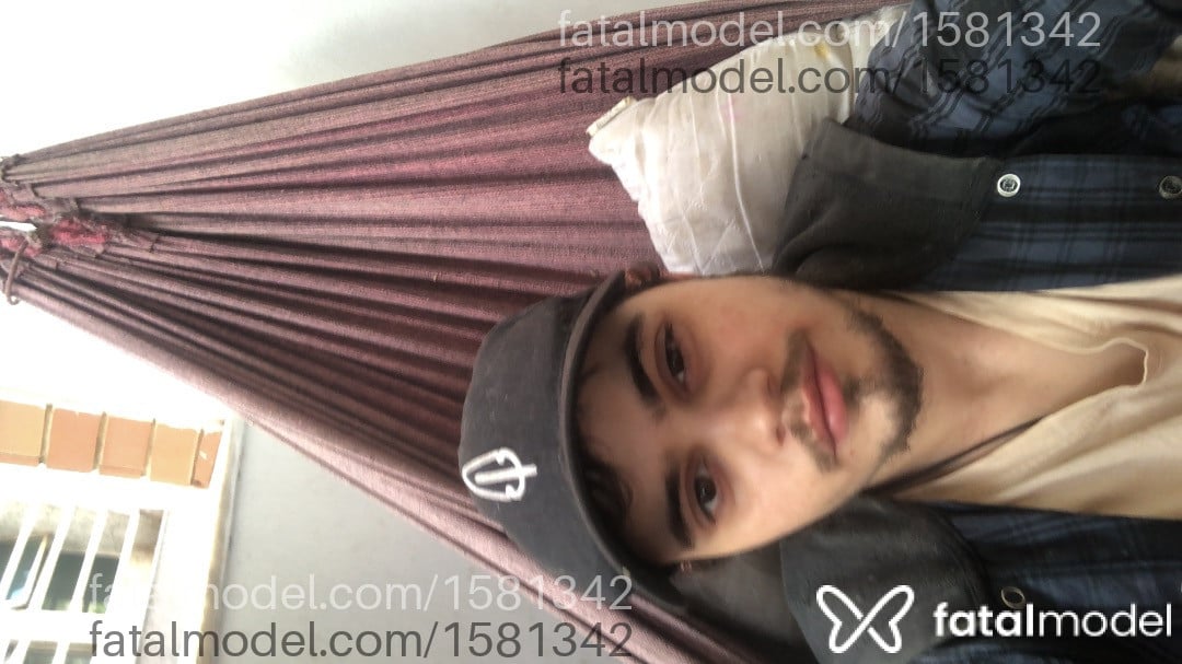 Acompanhante homem trans com cabelo castanho de olhos castanhos em Belo Horizonte - BombeiroTrans