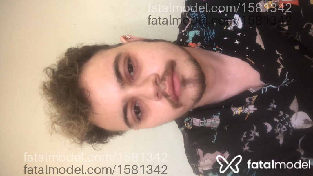 Acompanhante homem trans com cabelo castanho de olhos castanhos em Belo Horizonte - BombeiroTrans