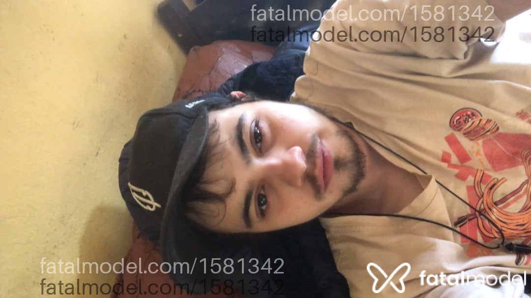 Acompanhante homem trans com cabelo castanho de olhos castanhos em Belo Horizonte - BombeiroTrans