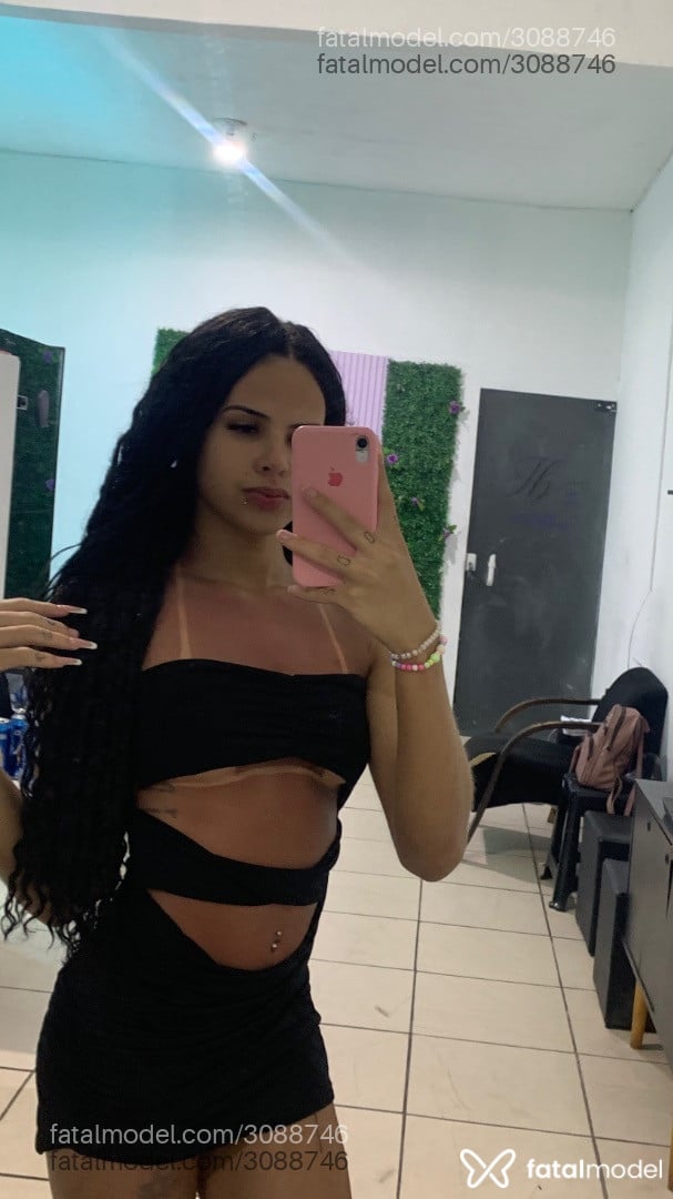 Acompanhante mulher trans morena (o) de olhos castanhos em Duque de Caxias - Mel