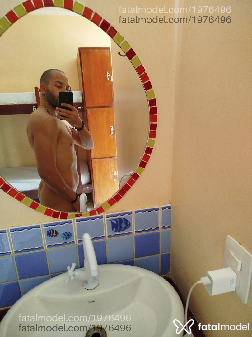 Acompanhante homem morena (o) de olhos castanhos - Léo Acompanhante homem morena (o) de olhos castanhos - Léo