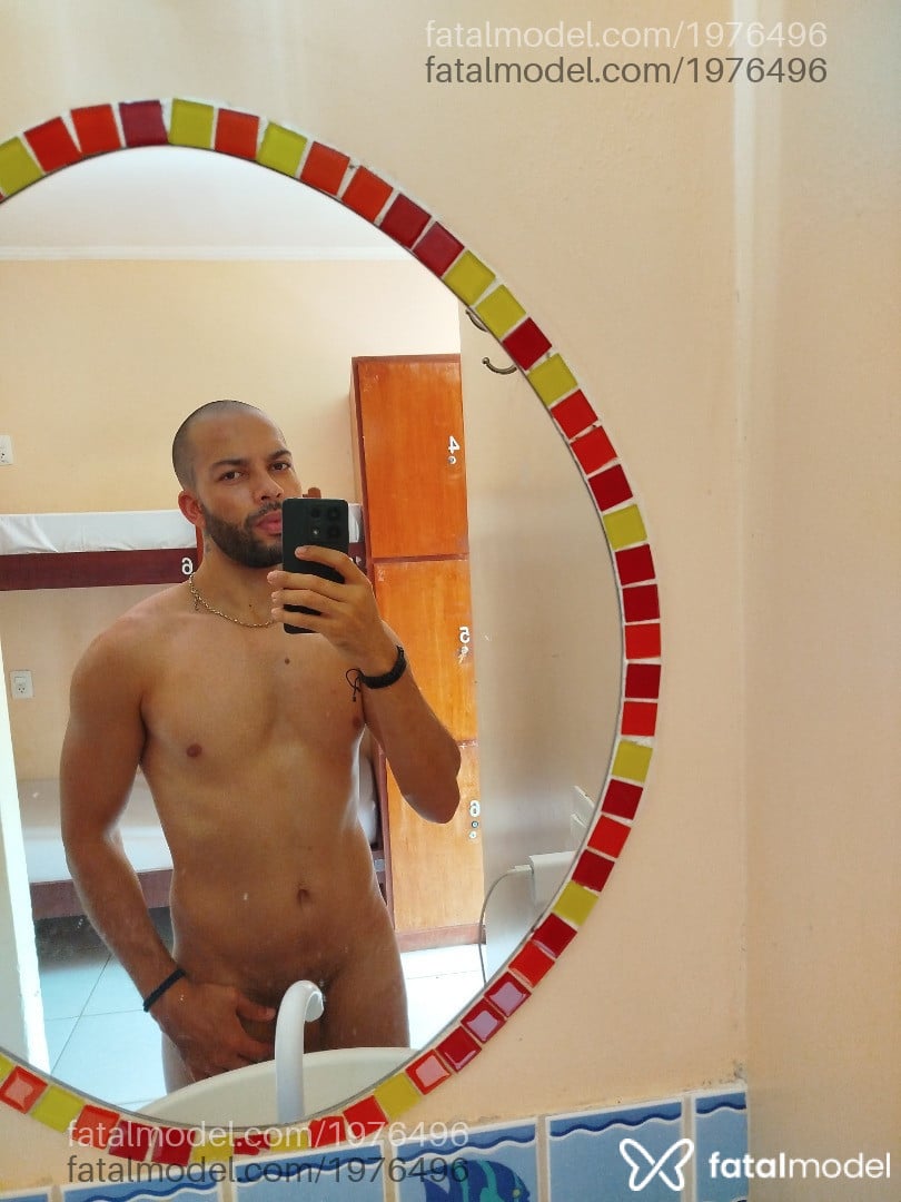 Acompanhante homem morena (o) de olhos castanhos - Léo Acompanhante homem morena (o) de olhos castanhos - Léo