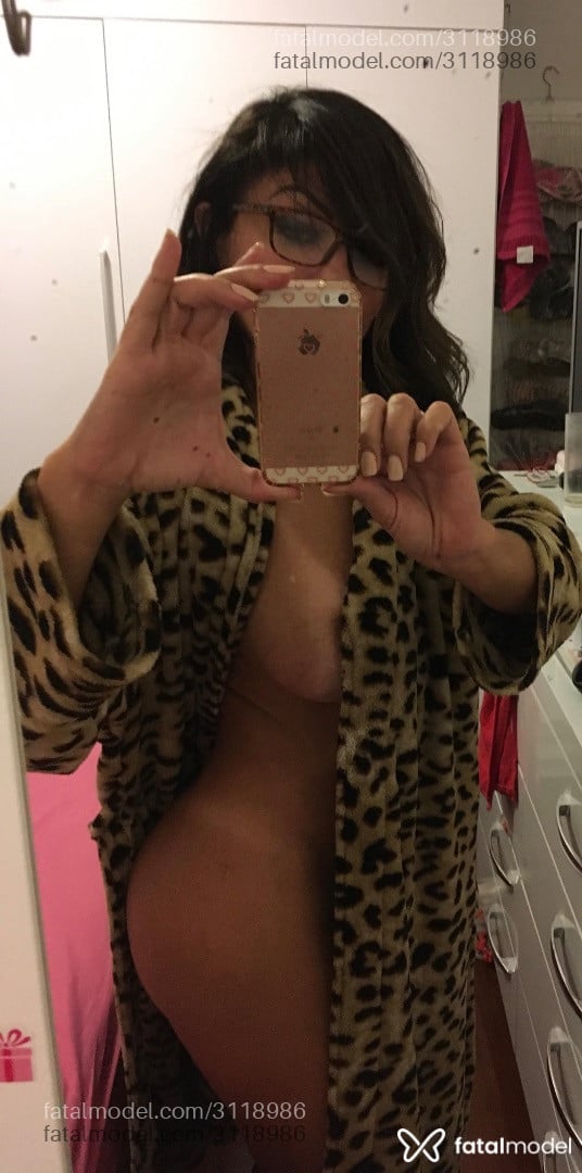 Acompanhante mulher morena (o) de olhos castanhos - Patyy Acompanhante mulher morena (o) de olhos castanhos - Patyy