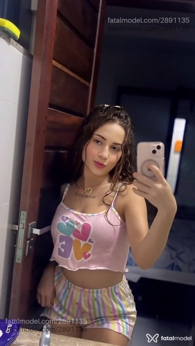 Acompanhante mulher com cabelo castanho de olhos castanhos em Vilhena - Bella Blass