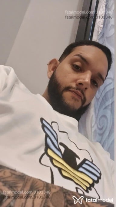 Acompanhante homem morena (o) de olhos castanhos em Virtual - Zaurim