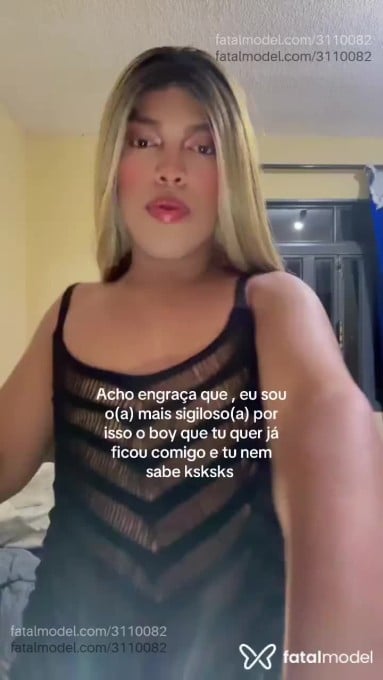 Acompanhante mulher trans loira (o) de olhos pretos em Virtual - Antonella