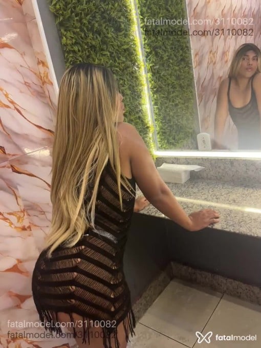 Acompanhante mulher trans loira (o) de olhos pretos em Virtual - Antonella