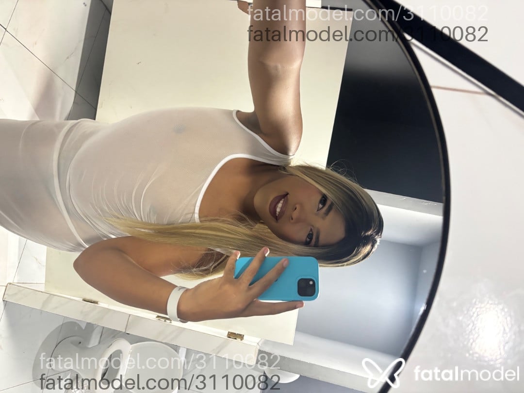 Acompanhante mulher trans loira (o) de olhos pretos em Virtual - Antonella