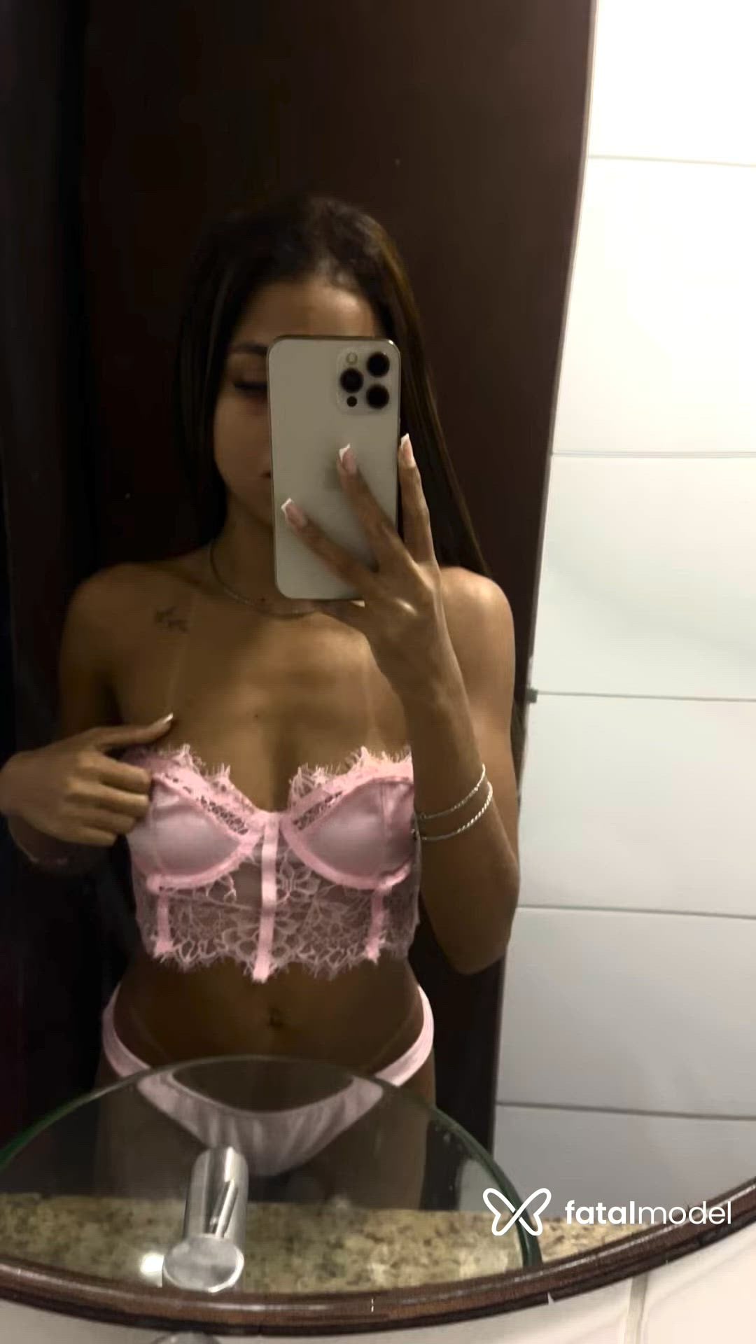 Acompanhante mulher morena (o) de olhos castanhos - Anne
