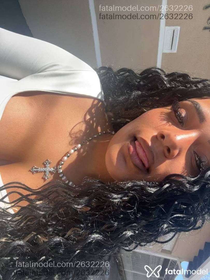 Acompanhante mulher morena (o) de olhos castanhos - Jheny