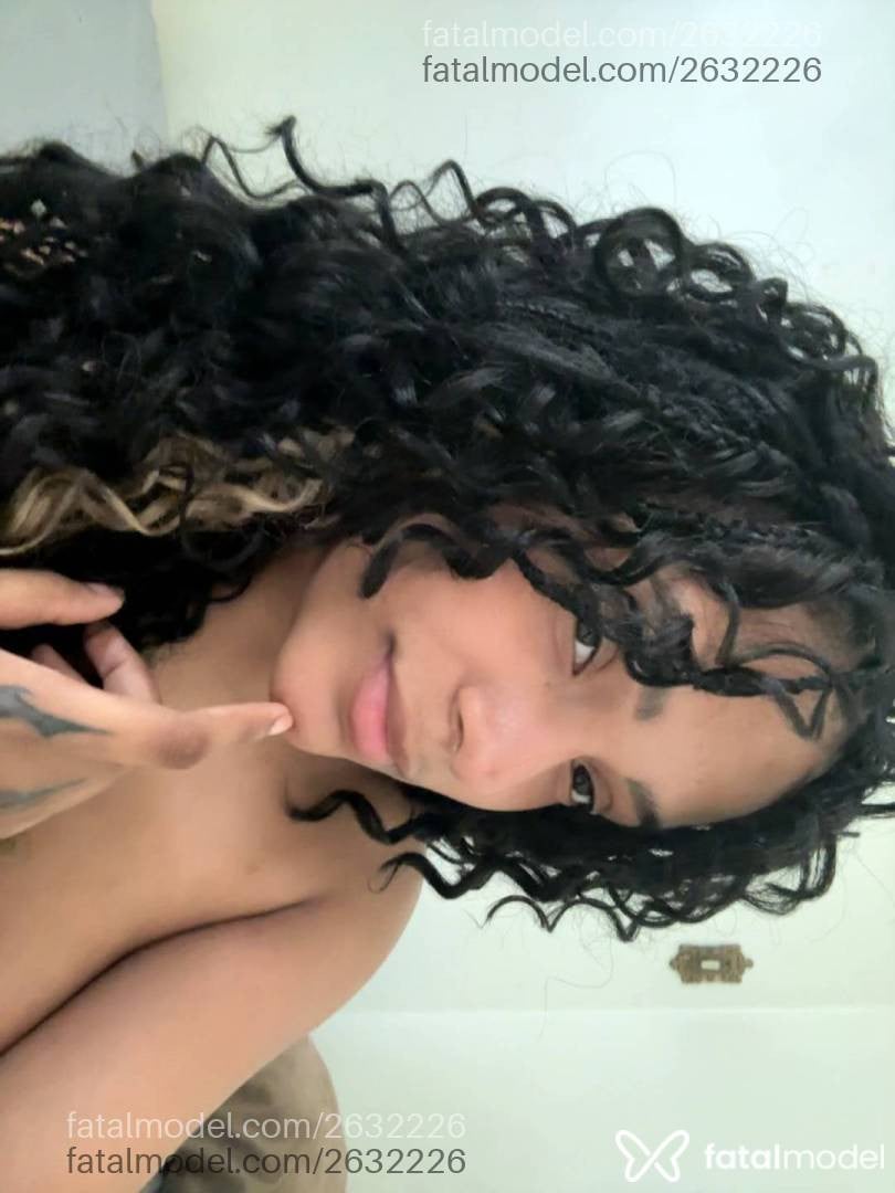 Acompanhante mulher morena (o) de olhos castanhos - Jheny