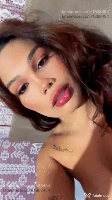 Acompanhante mulher trans com cabelo castanho de olhos castanhos em Garibaldi - Vic