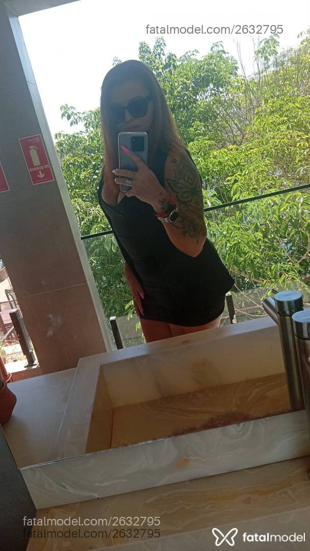 Acompanhante mulher trans ruiva (o) de olhos castanhos - Rayssa Campo
