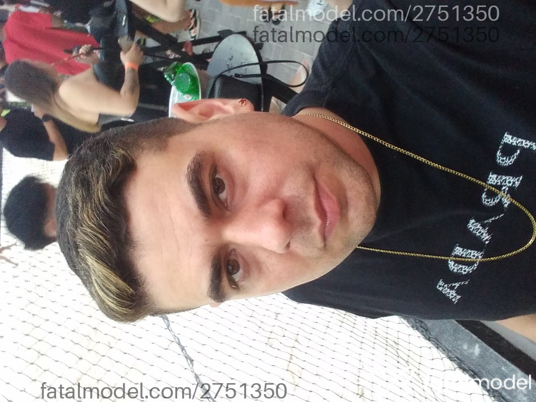 Acompanhante homem com cabelo castanho de olhos castanhos em Mogi das Cruzes Acompanhante homem com cabelo castanho de olhos castanhos em Mogi das Cruzes - Lukas