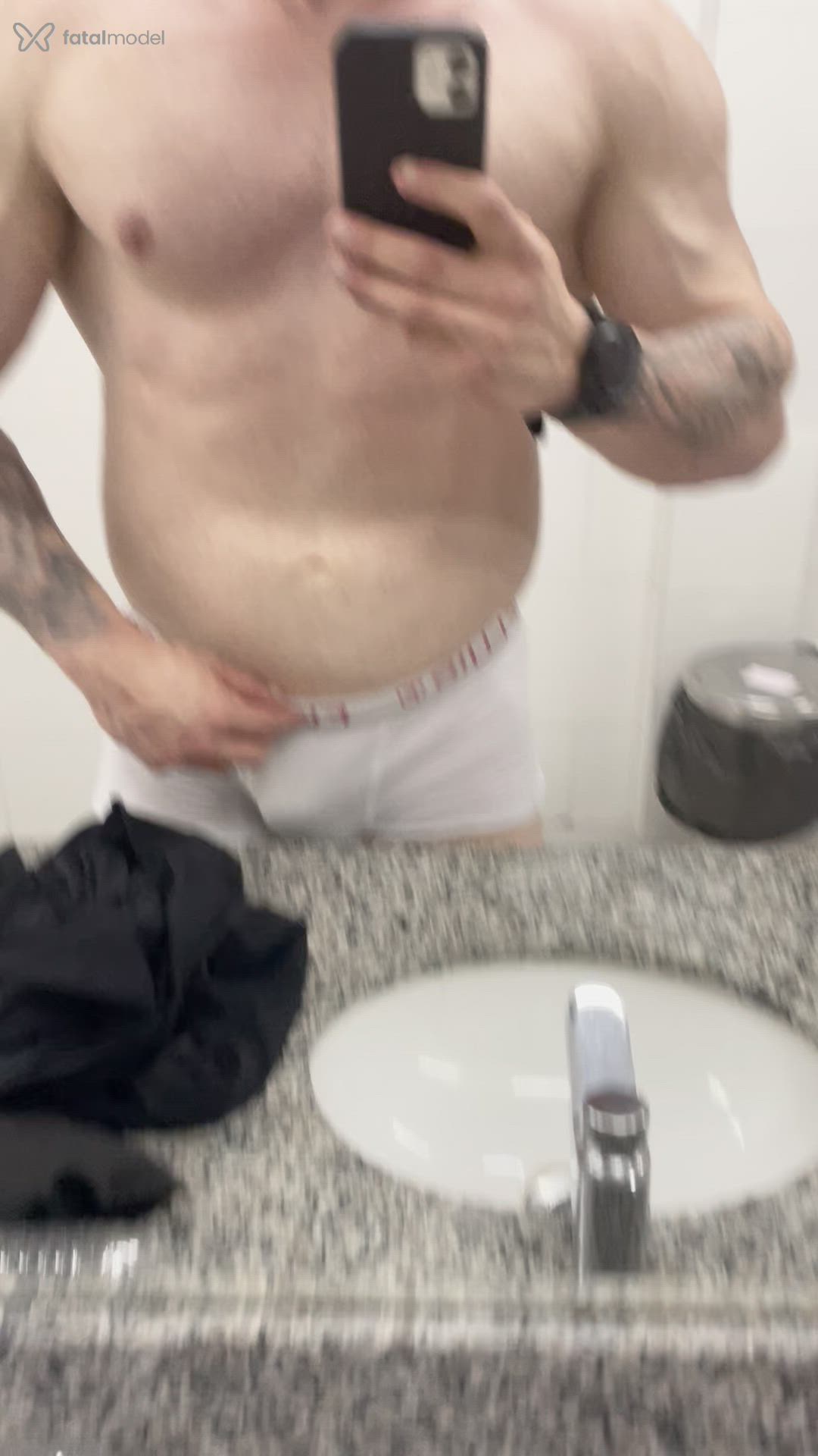 Acompanhante homem com cabelo castanho de olhos mel - Caio Henrique