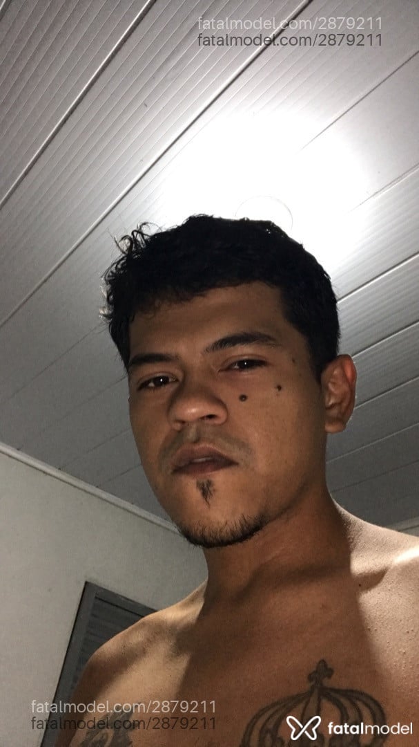 Acompanhante homem com cabelo castanho de olhos pretos - Zafir Acompanhante homem com cabelo castanho de olhos pretos - Zafir
