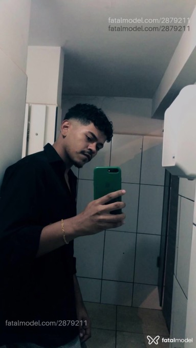 Acompanhante homem com cabelo castanho de olhos pretos - Zafir Acompanhante homem com cabelo castanho de olhos pretos - Zafir