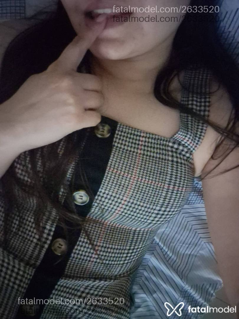 Acompanhante mulher com cabelo castanho de olhos castanhos - Stefany Lorraine