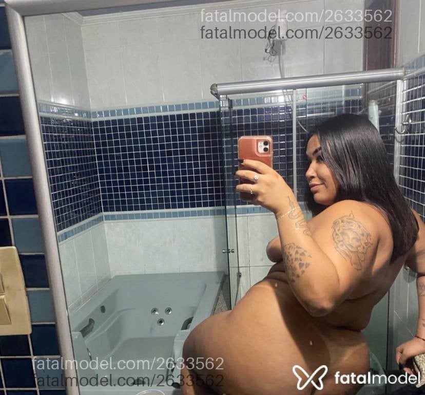 Acompanhante mulher com cabelo castanho de olhos castanhos - ísis