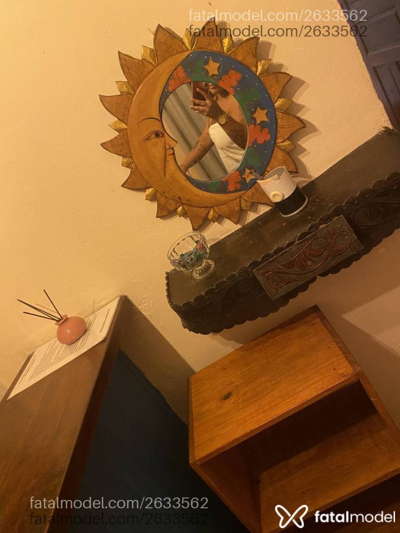 Acompanhante mulher com cabelo castanho de olhos castanhos - ísis