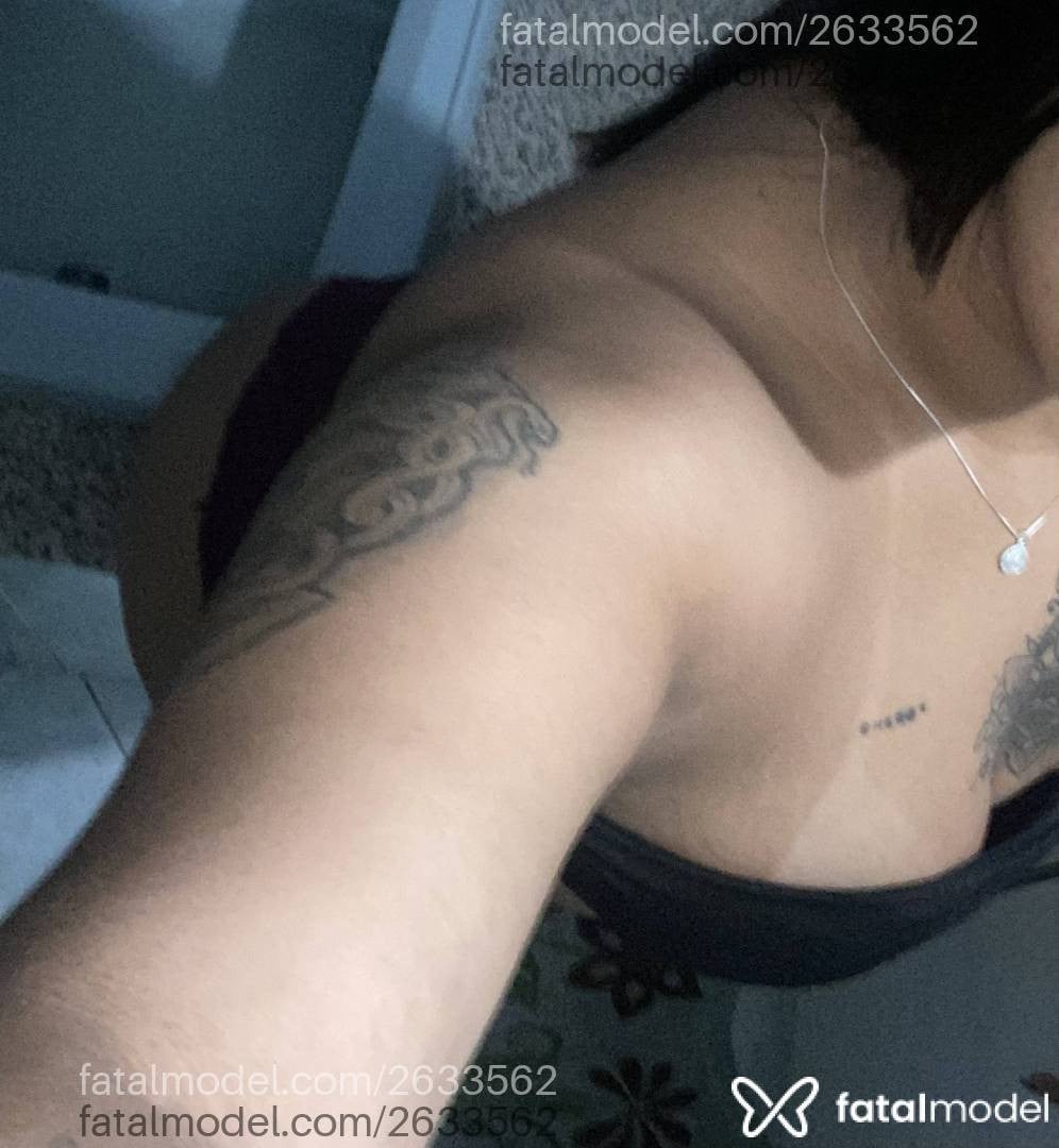 Acompanhante mulher com cabelo castanho de olhos castanhos - ísis