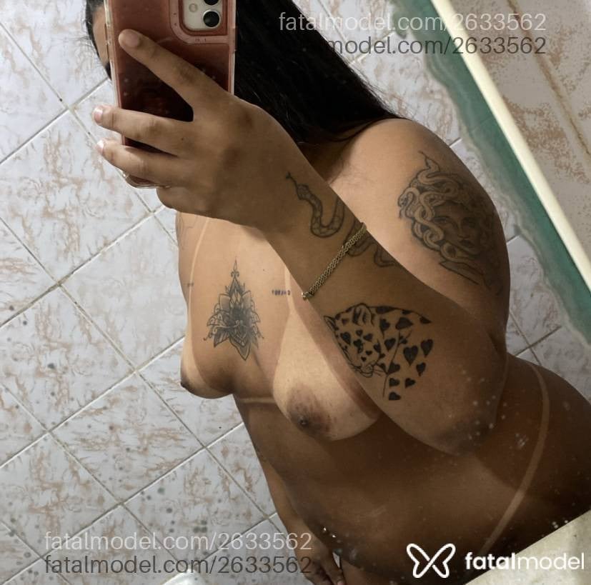 Acompanhante mulher com cabelo castanho de olhos castanhos - ísis