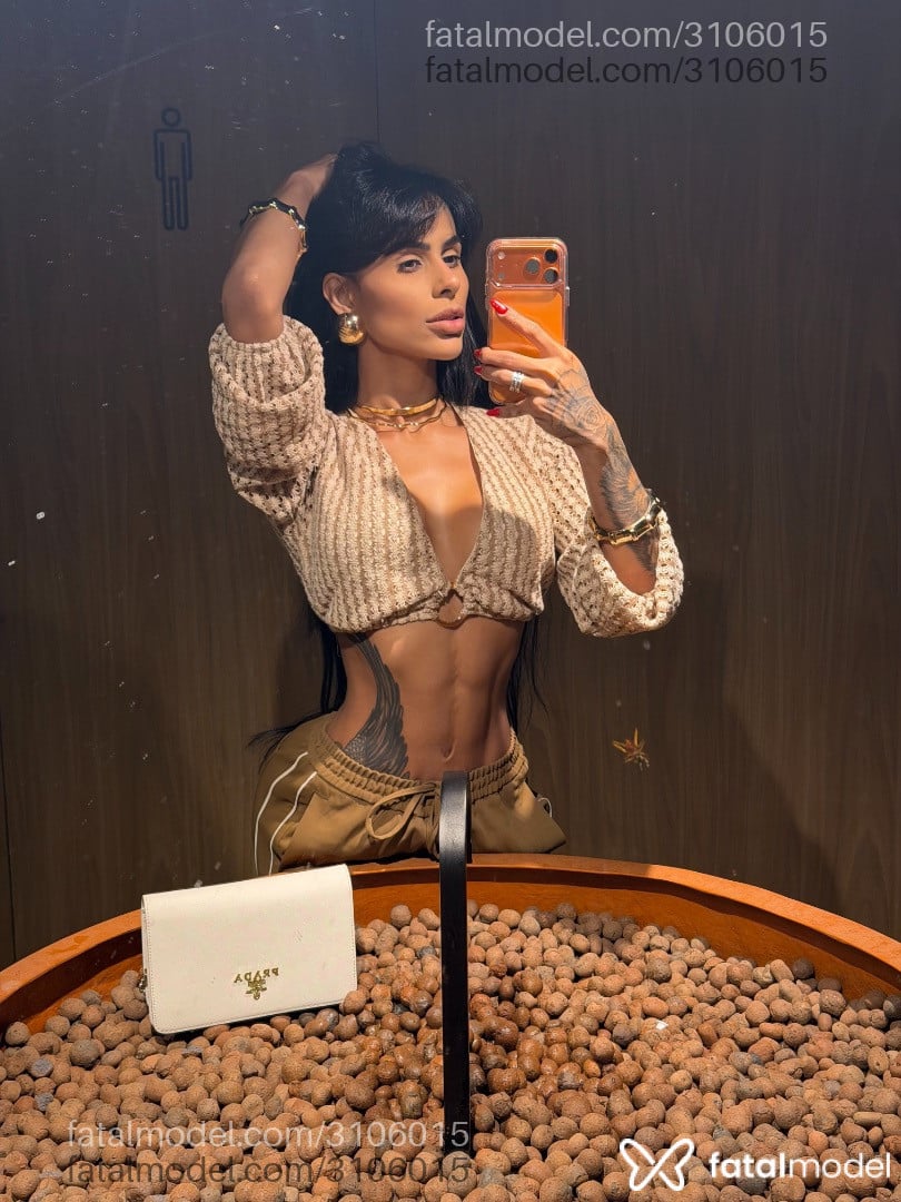 Acompanhante mulher morena (o) de olhos castanhos - Penelope