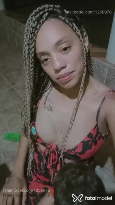 Acompanhante mulher morena (o) de olhos castanhos em Água Boa - Débora