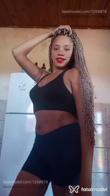 Acompanhante mulher morena (o) de olhos castanhos em Água Boa - Débora