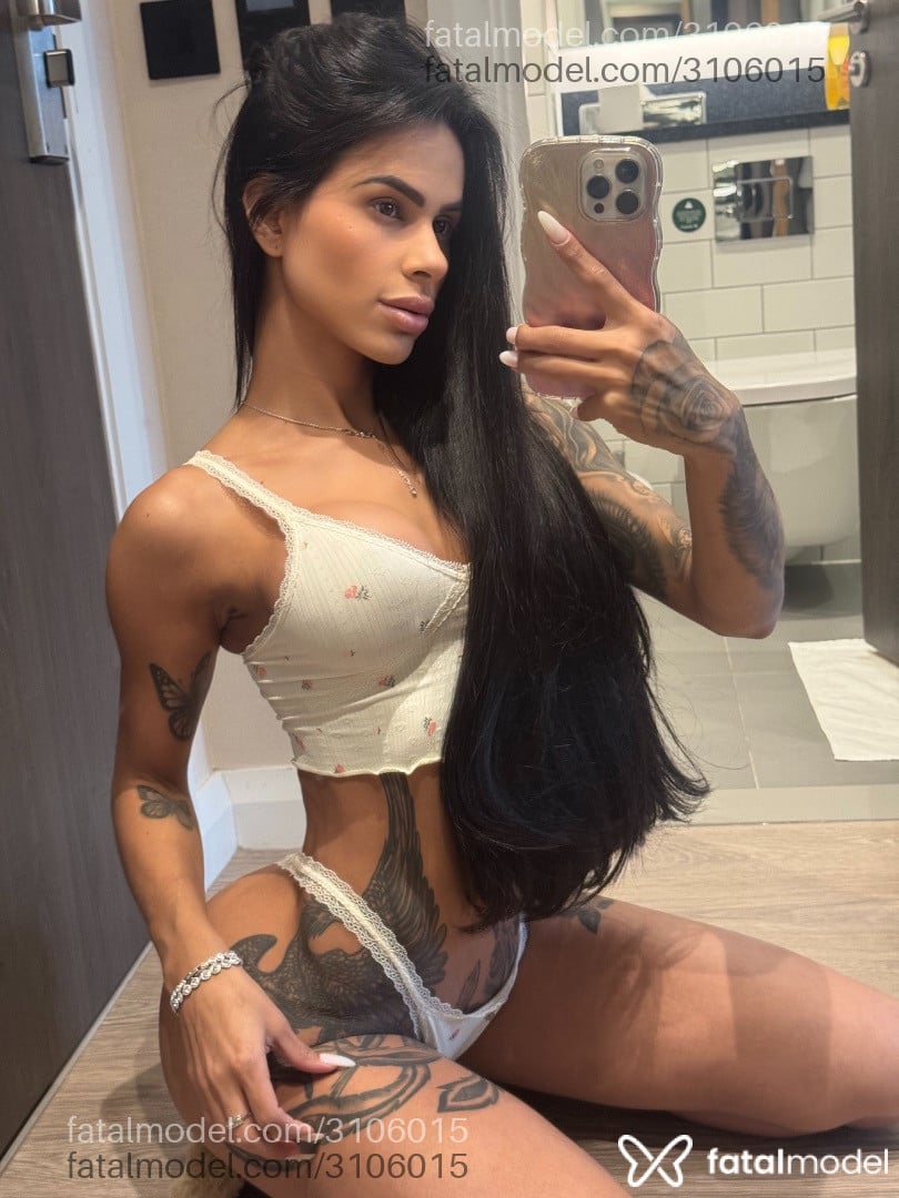 Acompanhante mulher morena (o) de olhos castanhos - Penelope