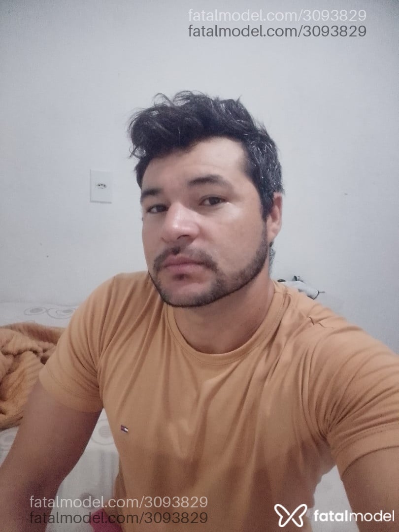 Acompanhante homem com cabelo colorido de olhos pretos em Tijucas Acompanhante homem com cabelo colorido de olhos pretos em Tijucas - Rafael