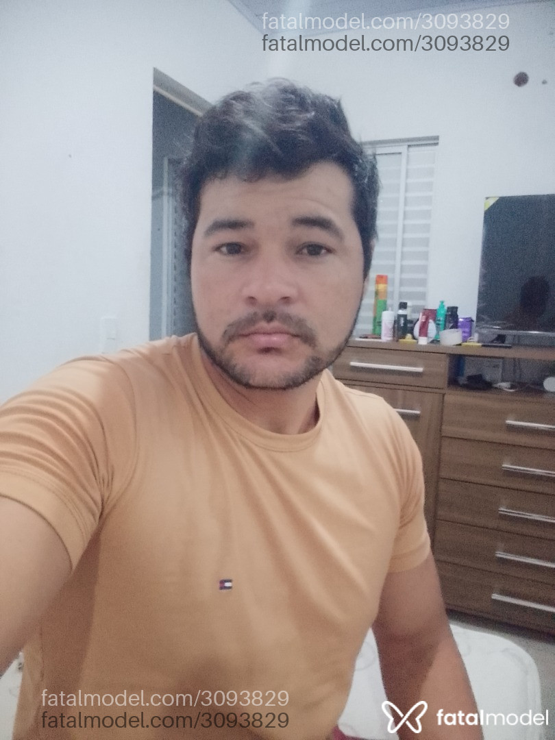 Acompanhante homem com cabelo colorido de olhos pretos em Tijucas Acompanhante homem com cabelo colorido de olhos pretos em Tijucas - Rafael