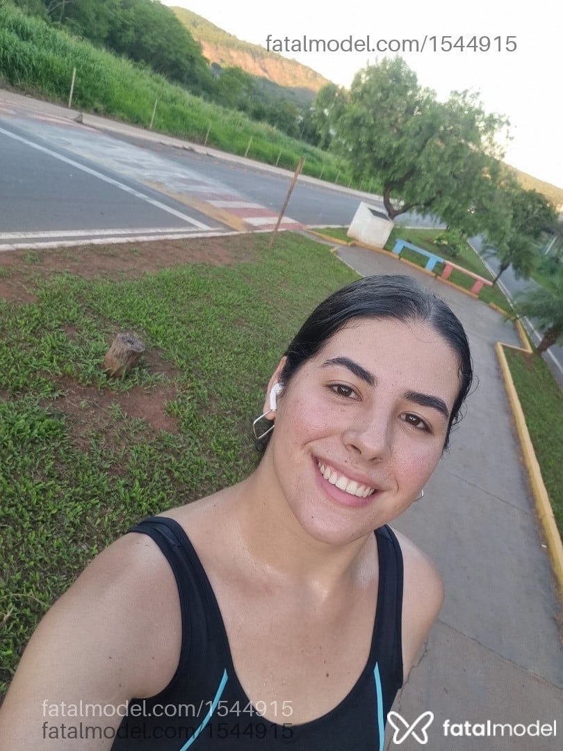 Acompanhante mulher trans morena (o) de olhos castanhos em Vazante - Alissa