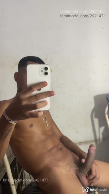 Acompanhante homem com cabelo castanho de olhos castanhos em Fortaleza - Preto Afim