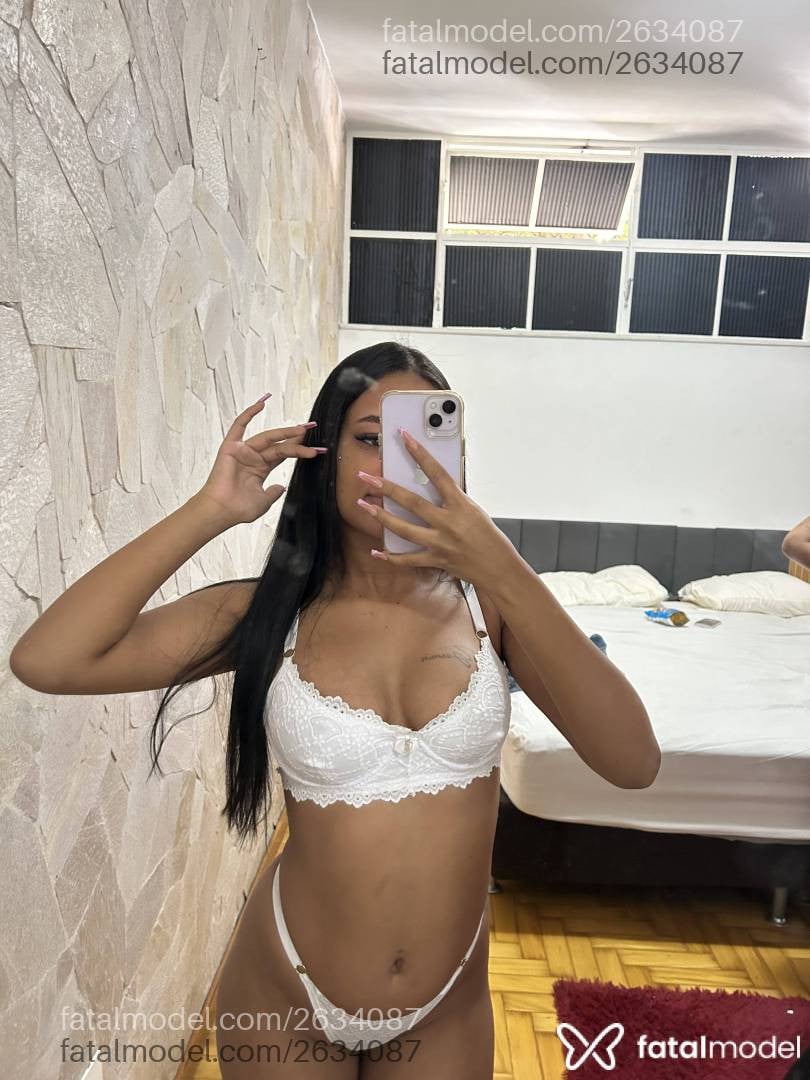 Acompanhante mulher com cabelo castanho de olhos castanhos - Sophia Avelar